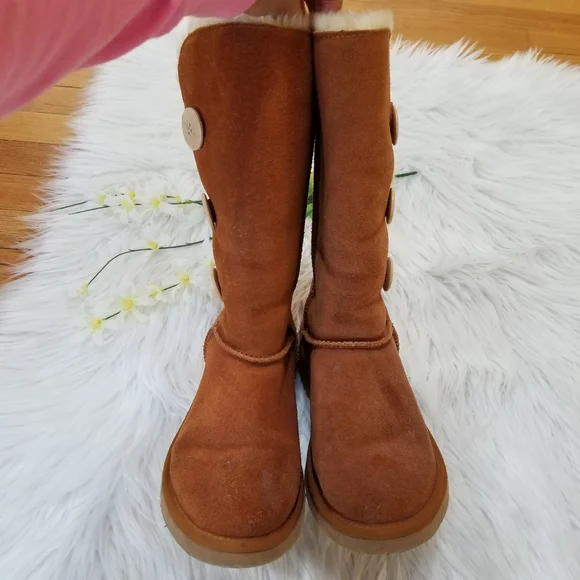 COPY - UGG Chestnut Boots Color Brown SIZE 9 . - Picture 3 of 17